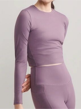 RHÔNE Women’s Serene Fitted long sleeve size medium in dark plum